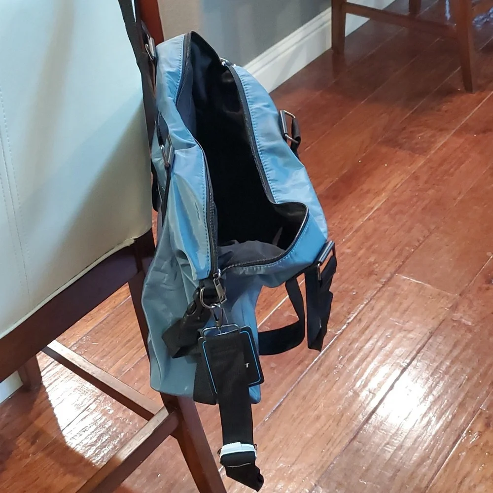 Duffle bag by ZIP 'N JET in Blue